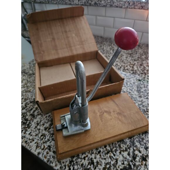 Vintage Dazey Crackit Nutcracker Set - Picture 4 of 8